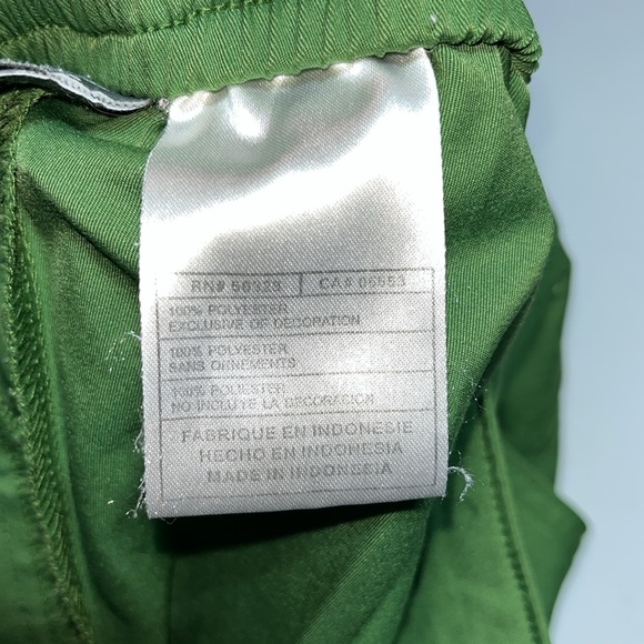 Nike Track Pants Green Sporty Casual Athletic Lightweight Active St Patricks Day - Picture 9 of 10